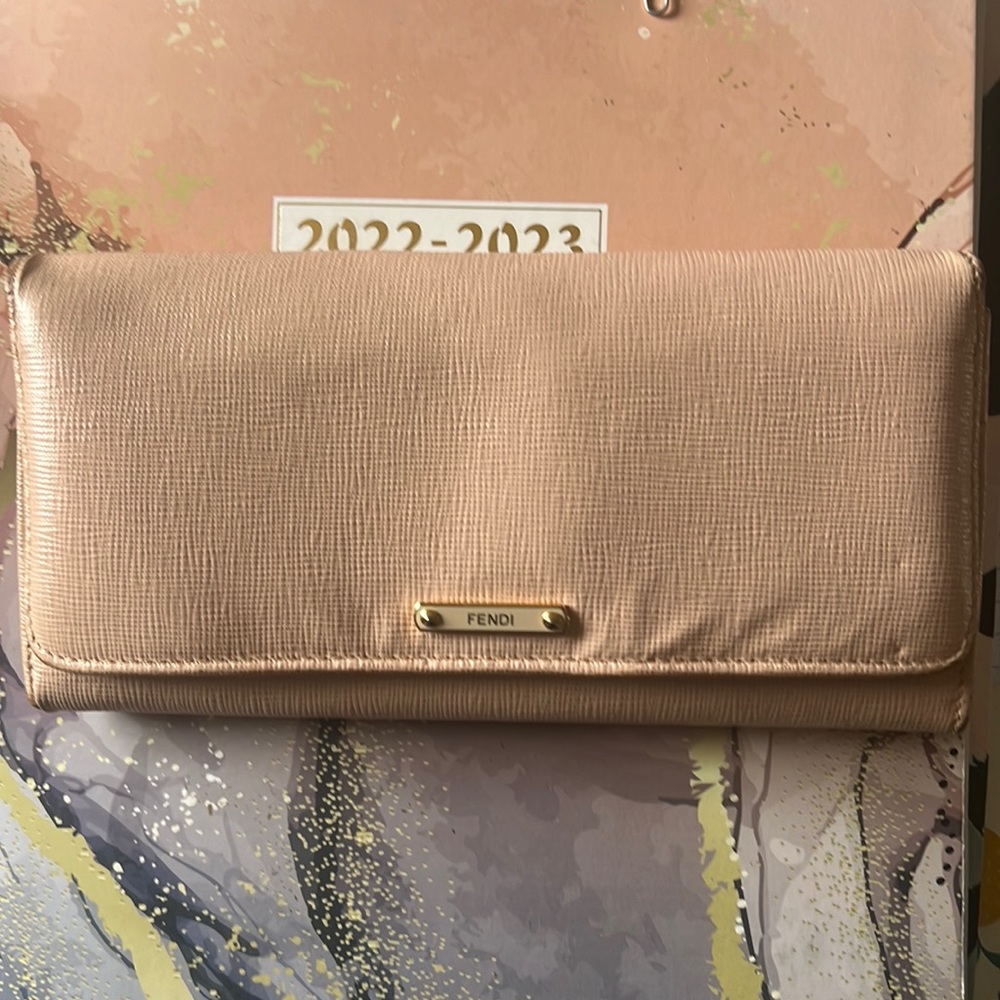 Fendi pale, pink wallet